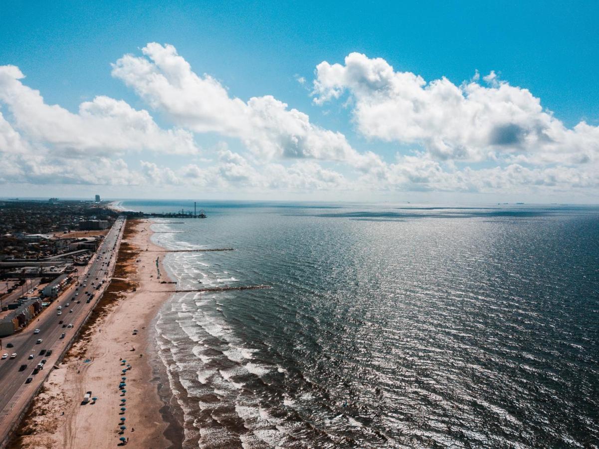 New Home W/ Amazing Views-Close To Beach, Bay, & Galveston Island State Park Exterior photo